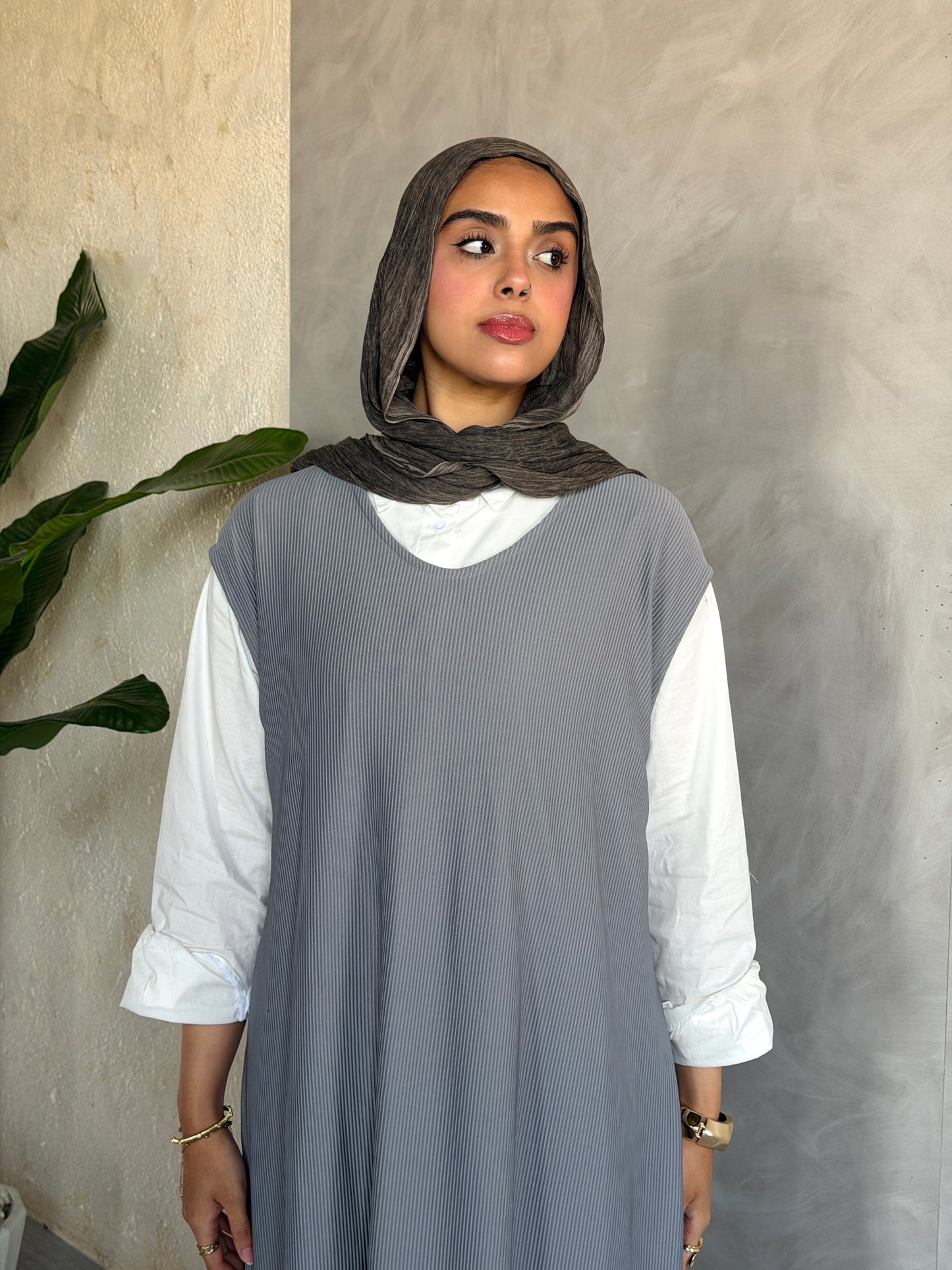 The Easy Layer Vest In Dark Gray