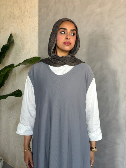 The Easy Layer Vest In Dark Gray