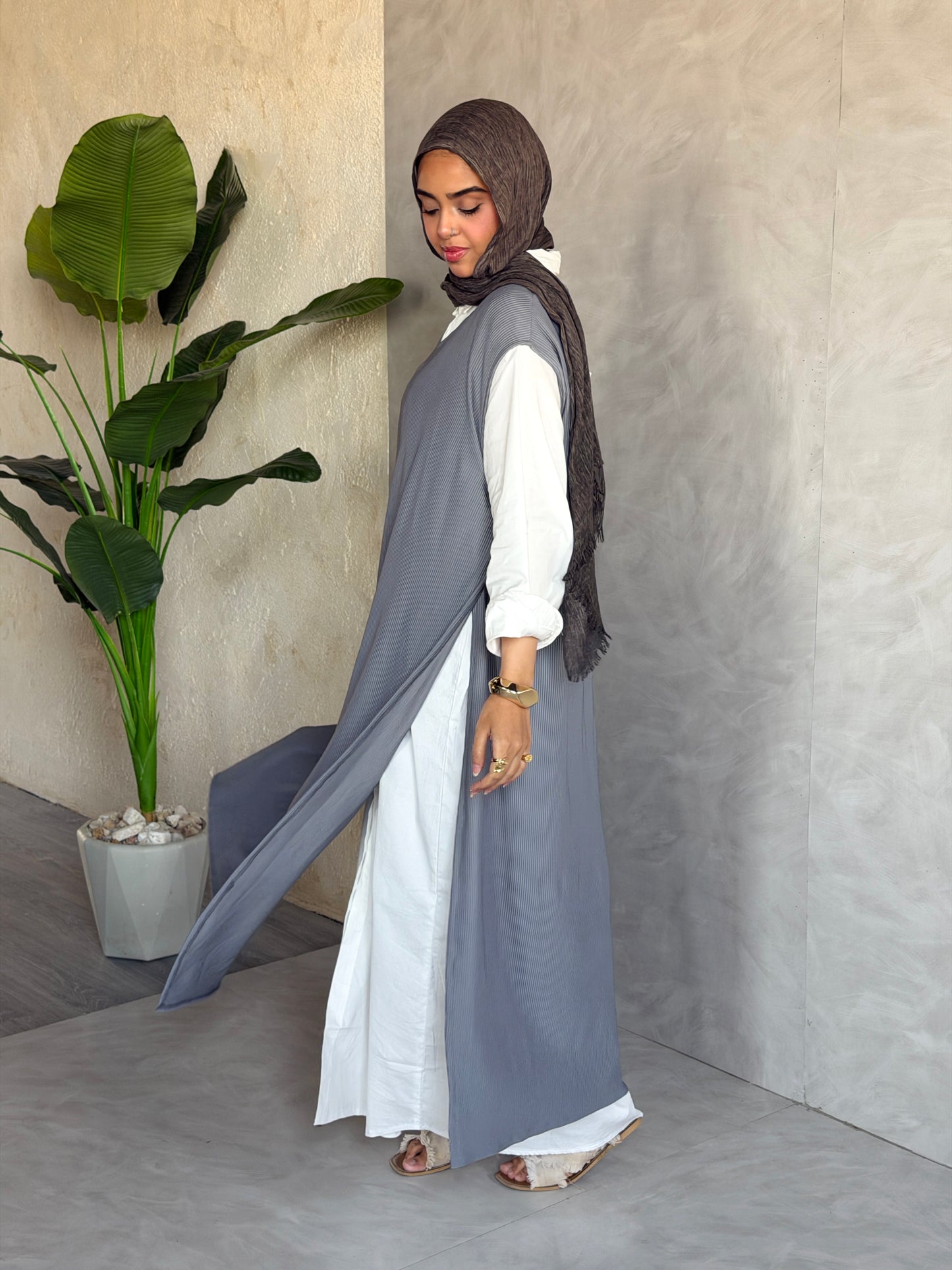 The Easy Layer Vest In Dark Gray