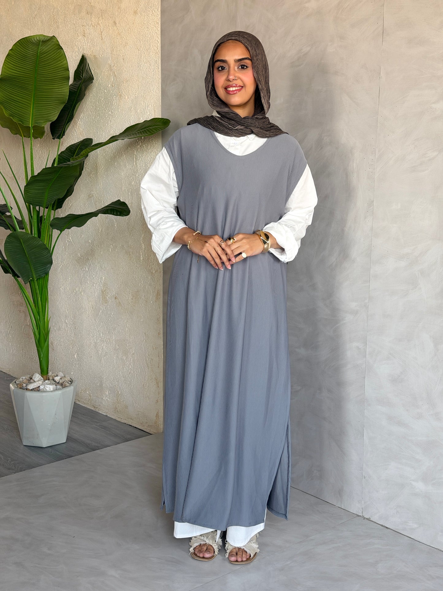The Easy Layer Vest In Dark Gray