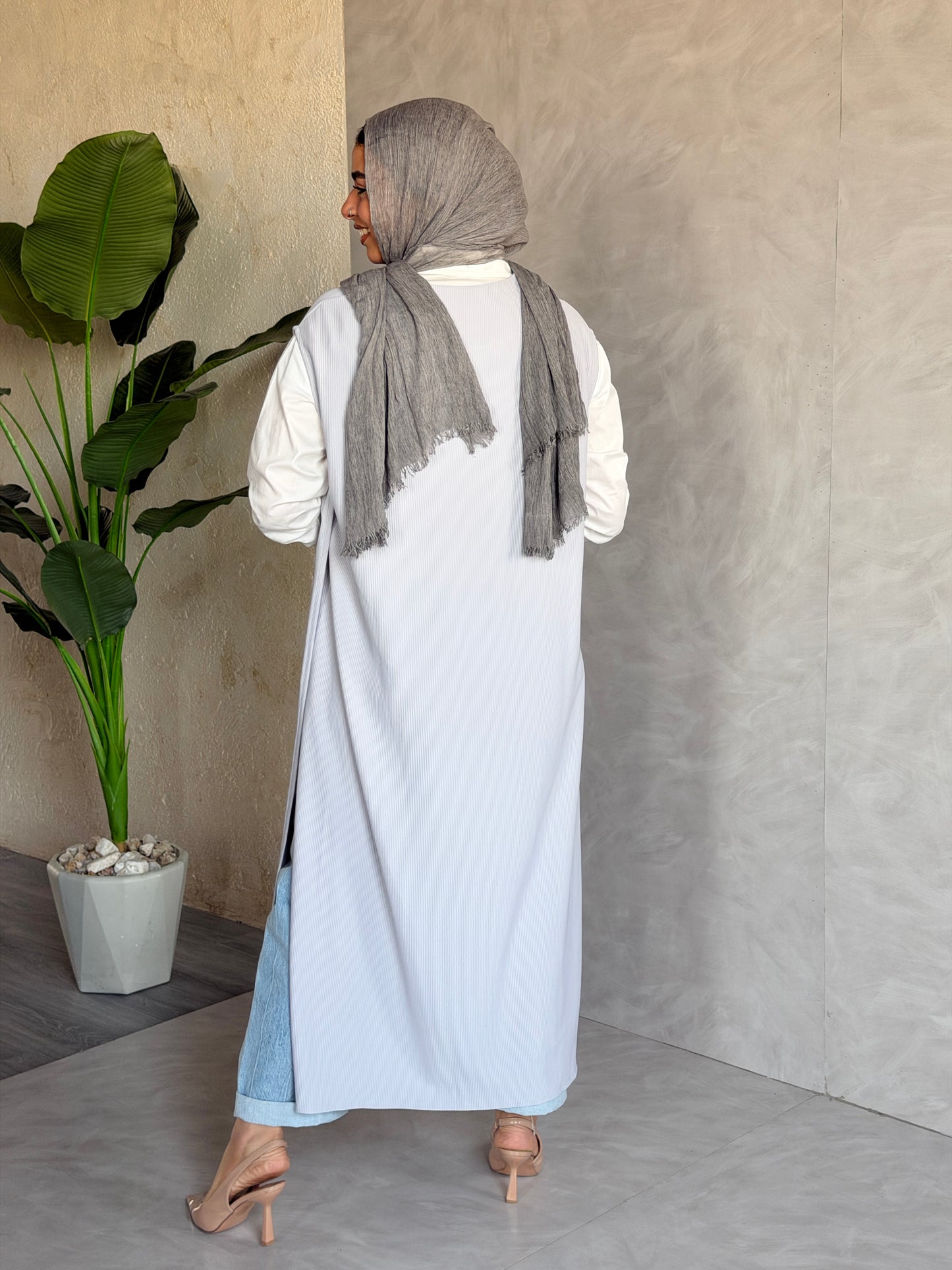 The Easy Layer Vest In Soft Gray